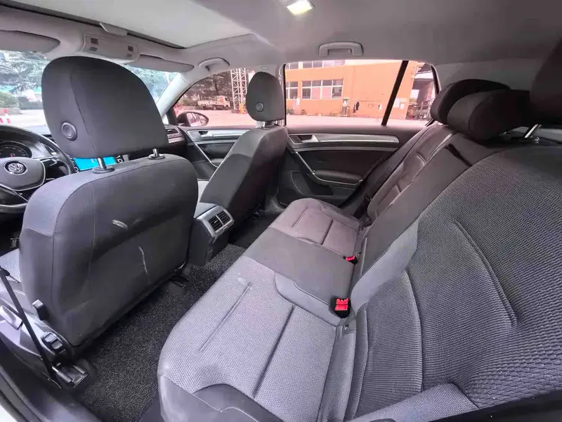 Vehicle photo 7