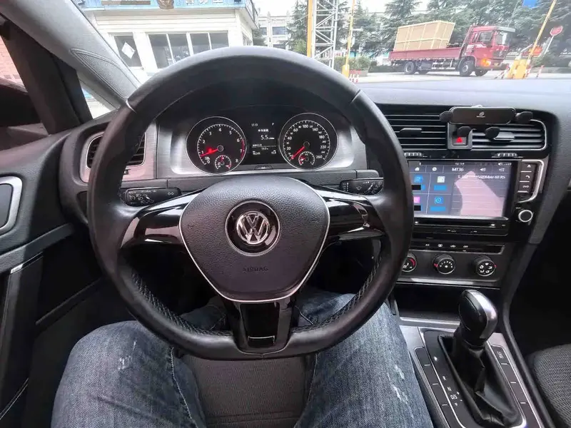 Vehicle photo 8