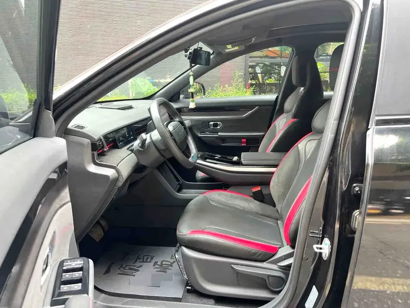 Vehicle photo 2