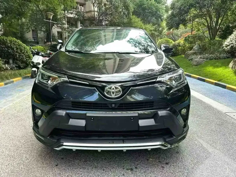 Vehicle photo 2