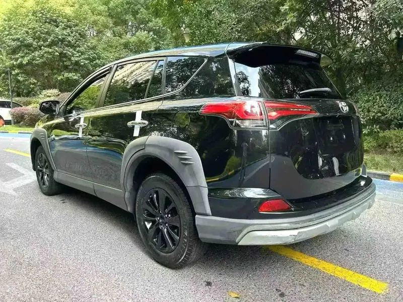Vehicle photo 3