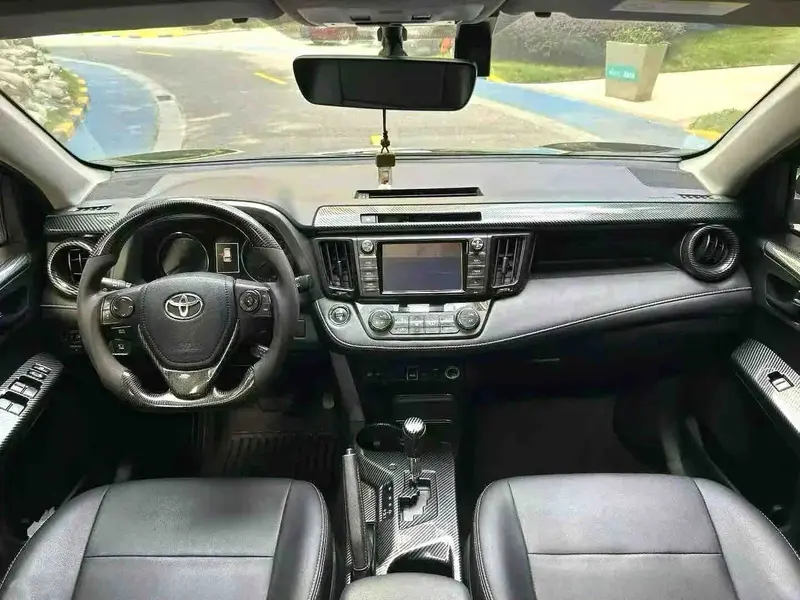 Vehicle photo 5
