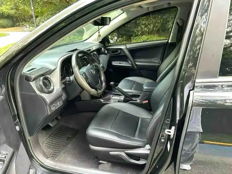 Vehicle photo 6
