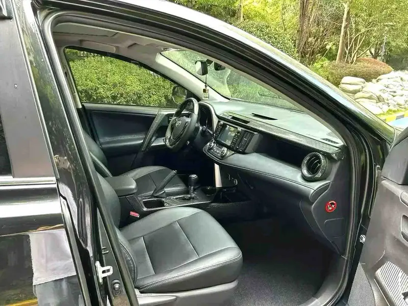 Vehicle photo 7
