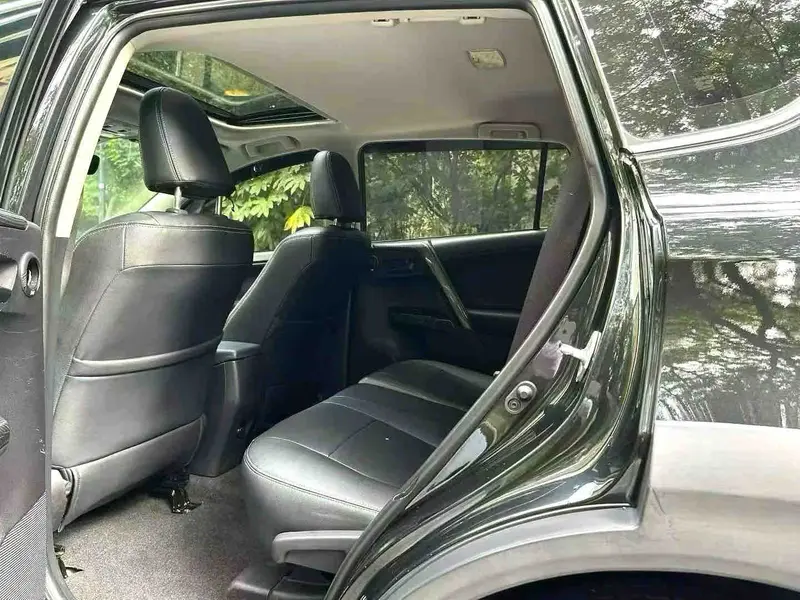 Vehicle photo 8