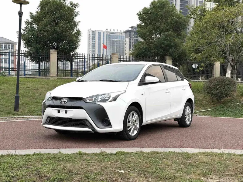 Vehicle photo 2