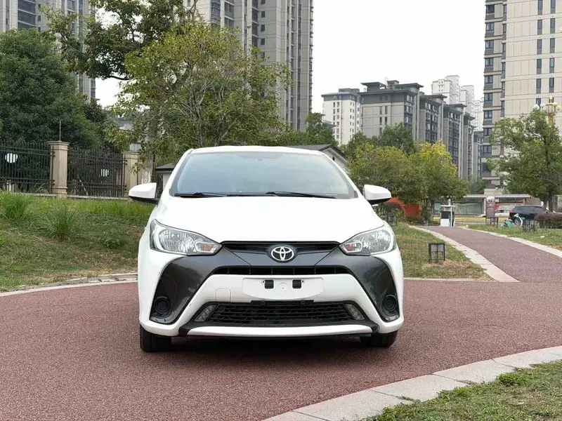 Vehicle photo 3