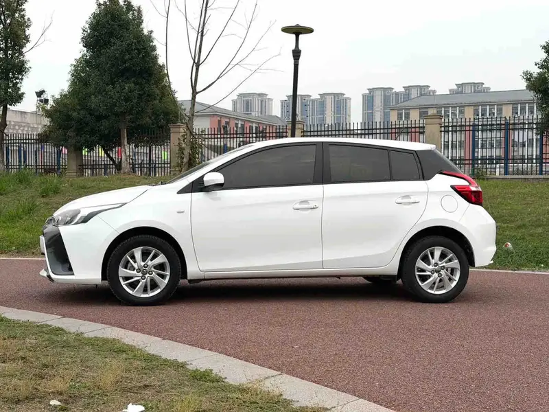 Vehicle photo 4