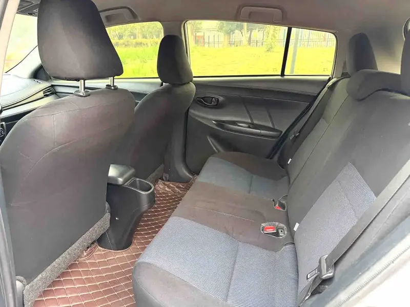 Vehicle photo 9