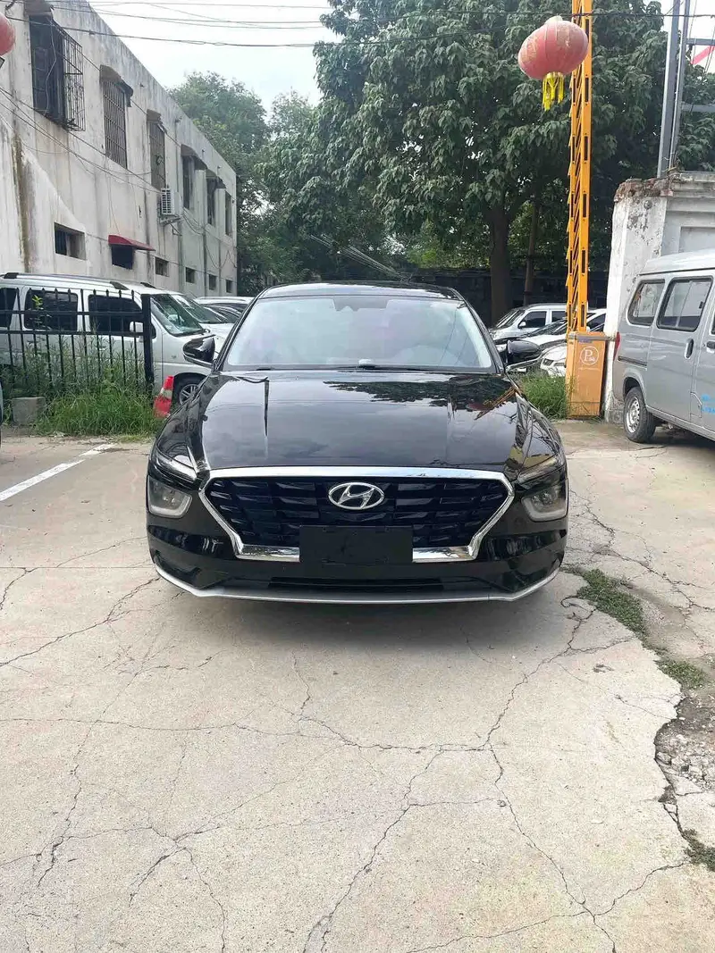 Vehicle photo 2