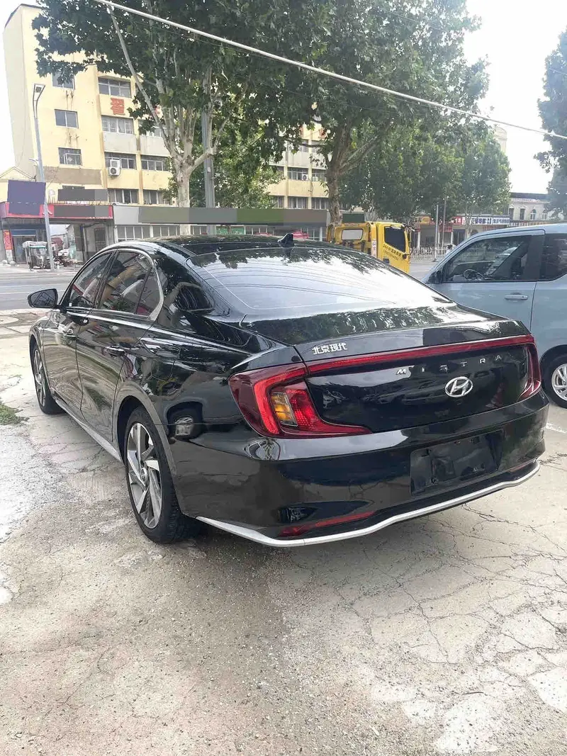 Vehicle photo 4