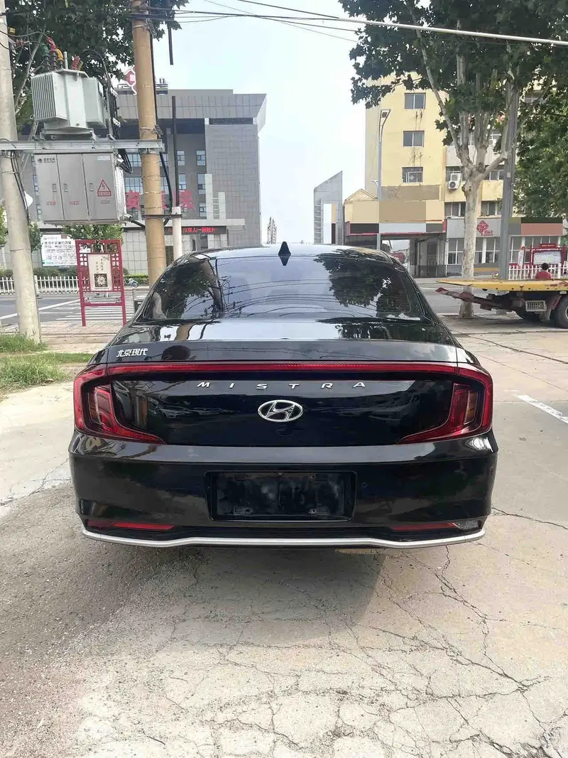 Vehicle photo 5