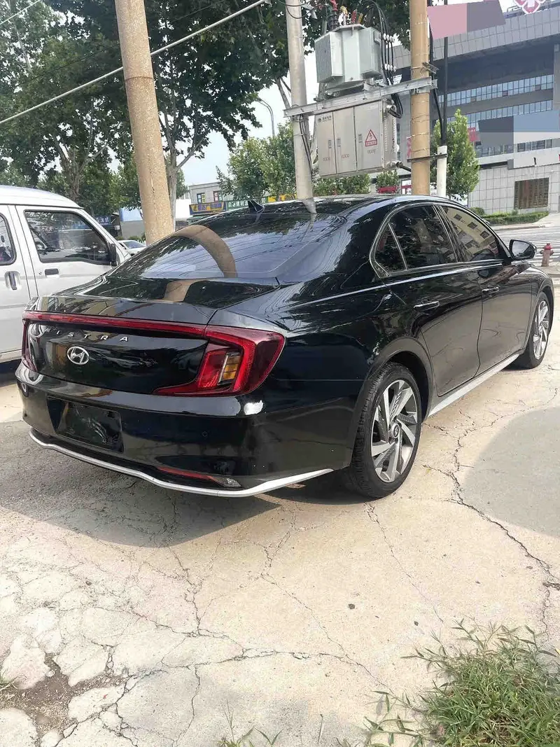 Vehicle photo 6