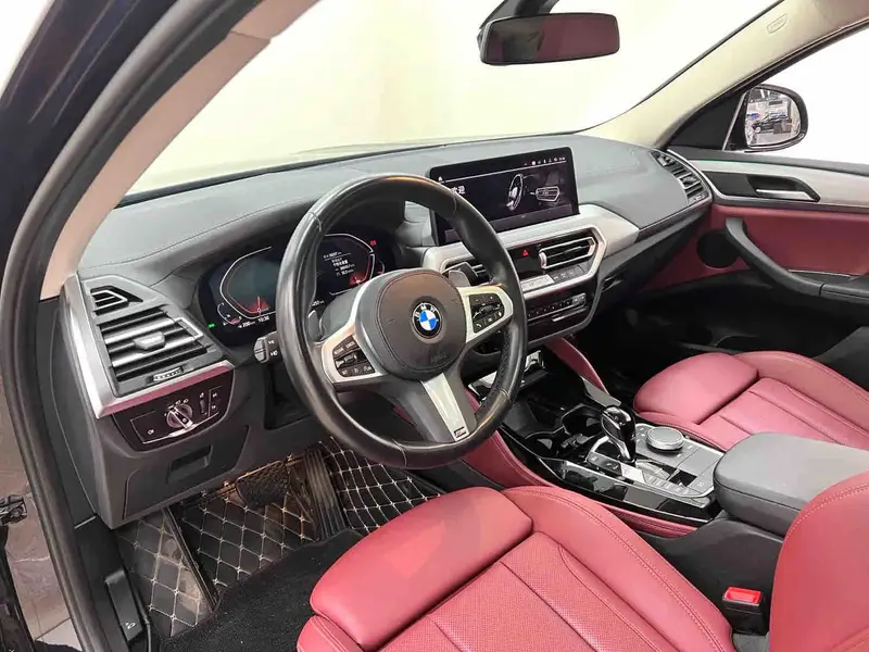 Vehicle photo 7