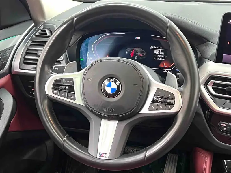 Vehicle photo 10