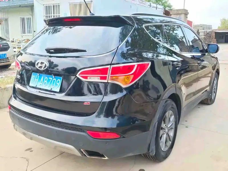 Vehicle photo 4