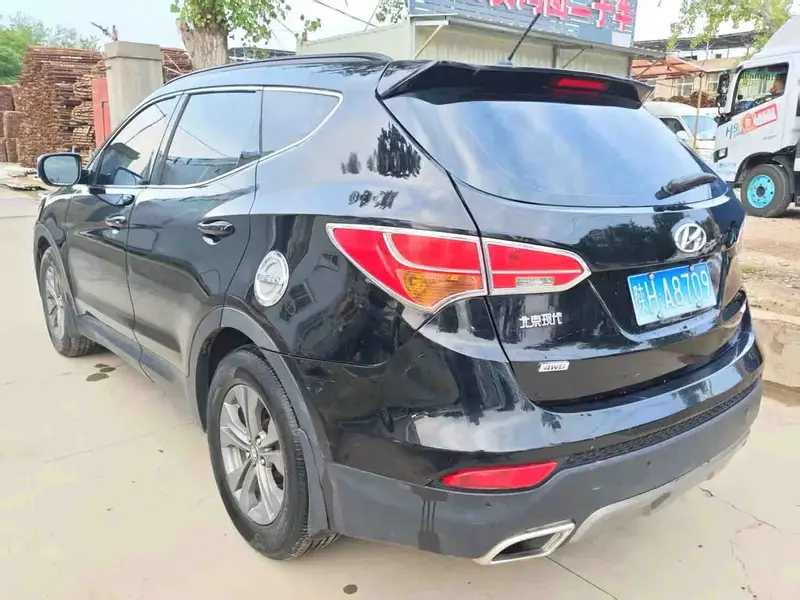 Vehicle photo 6