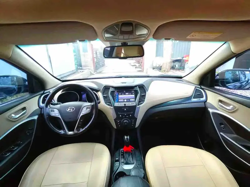 Vehicle photo 7