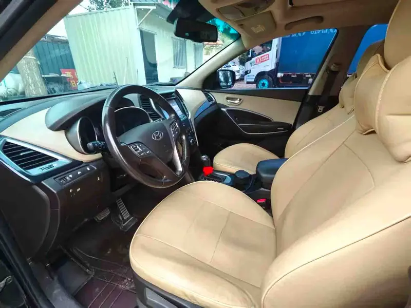 Vehicle photo 8
