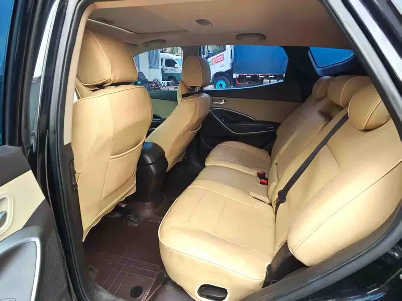Vehicle photo 9