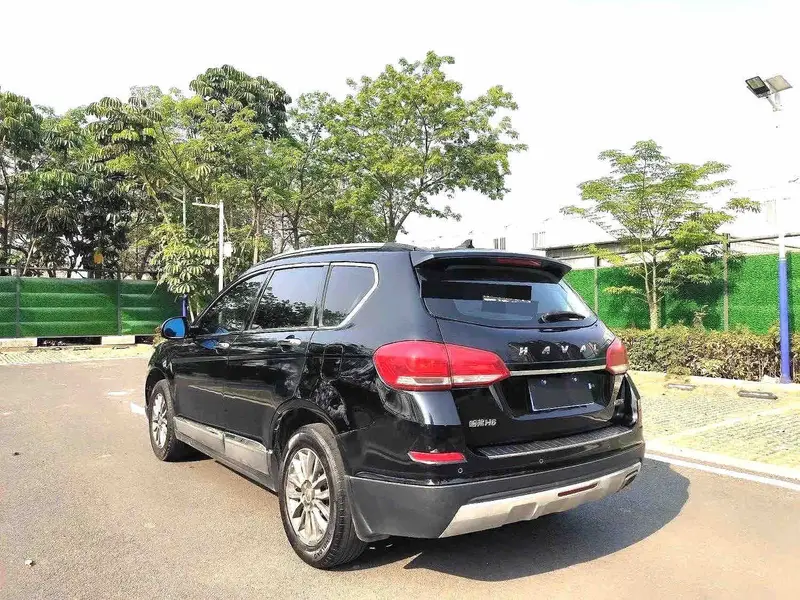 Vehicle photo 3