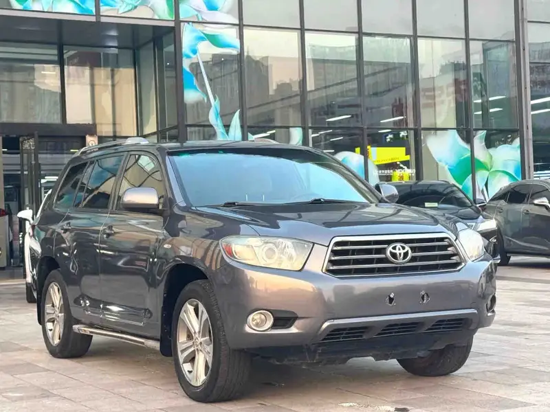 Vehicle photo 2