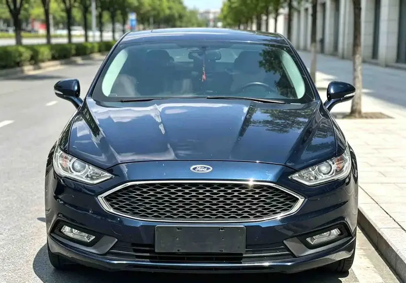 Vehicle photo 2