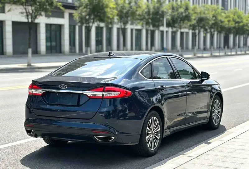 Vehicle photo 3