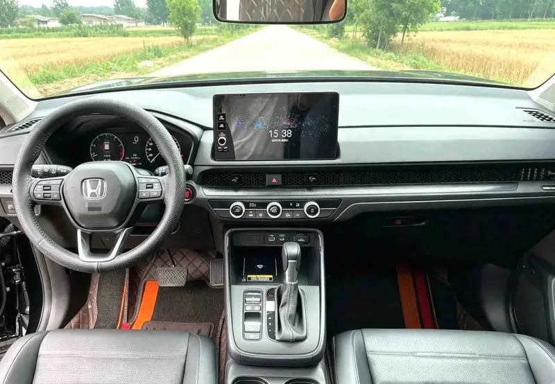 Vehicle photo 8