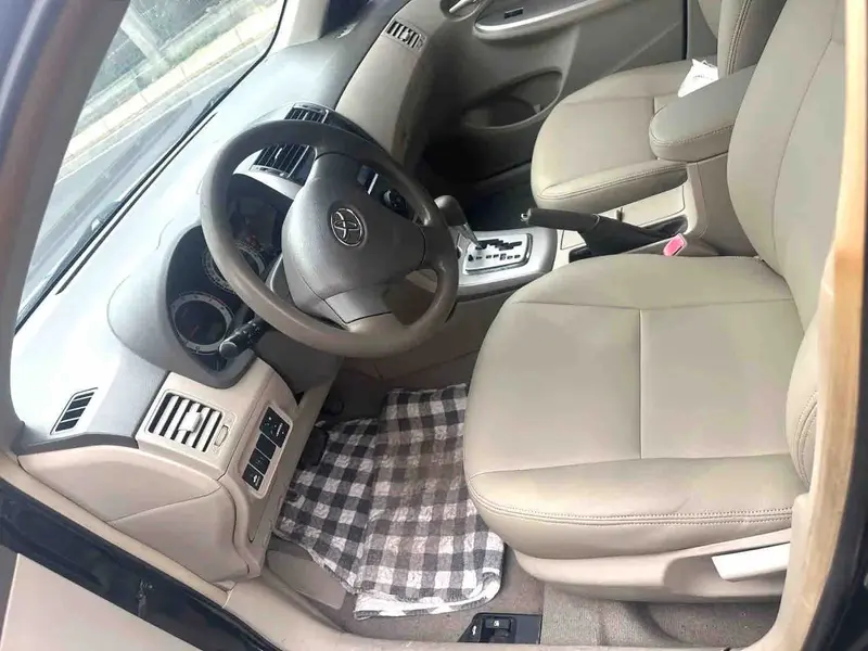 Vehicle photo 5