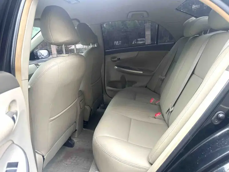 Vehicle photo 6