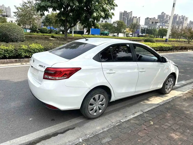 Vehicle photo 2