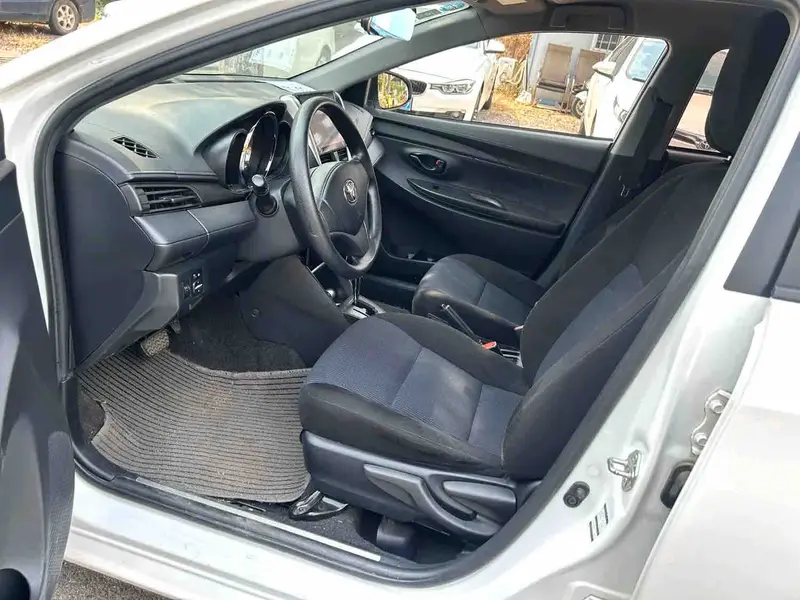 Vehicle photo 3