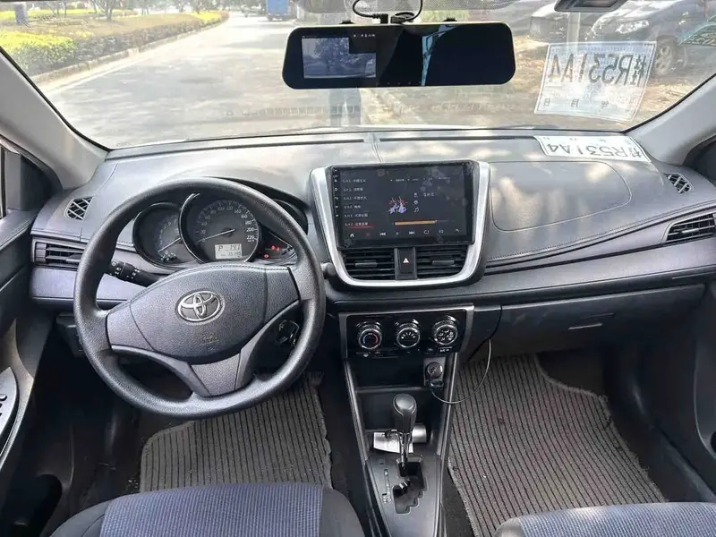 Vehicle photo 4