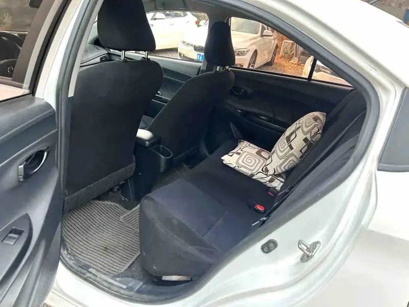 Vehicle photo 5