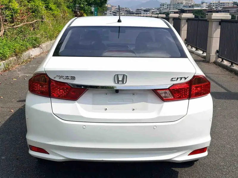 Vehicle photo 4