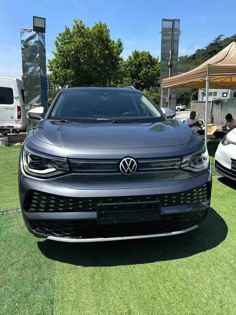 Vehicle photo 2
