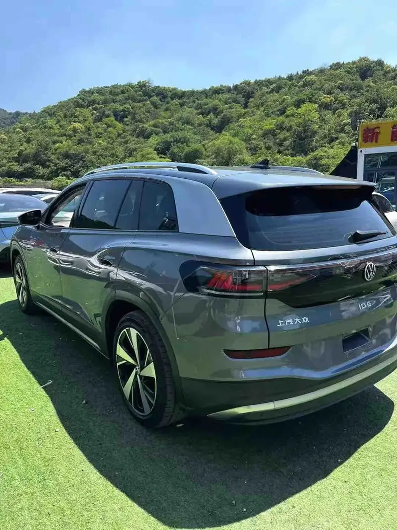 Vehicle photo 3