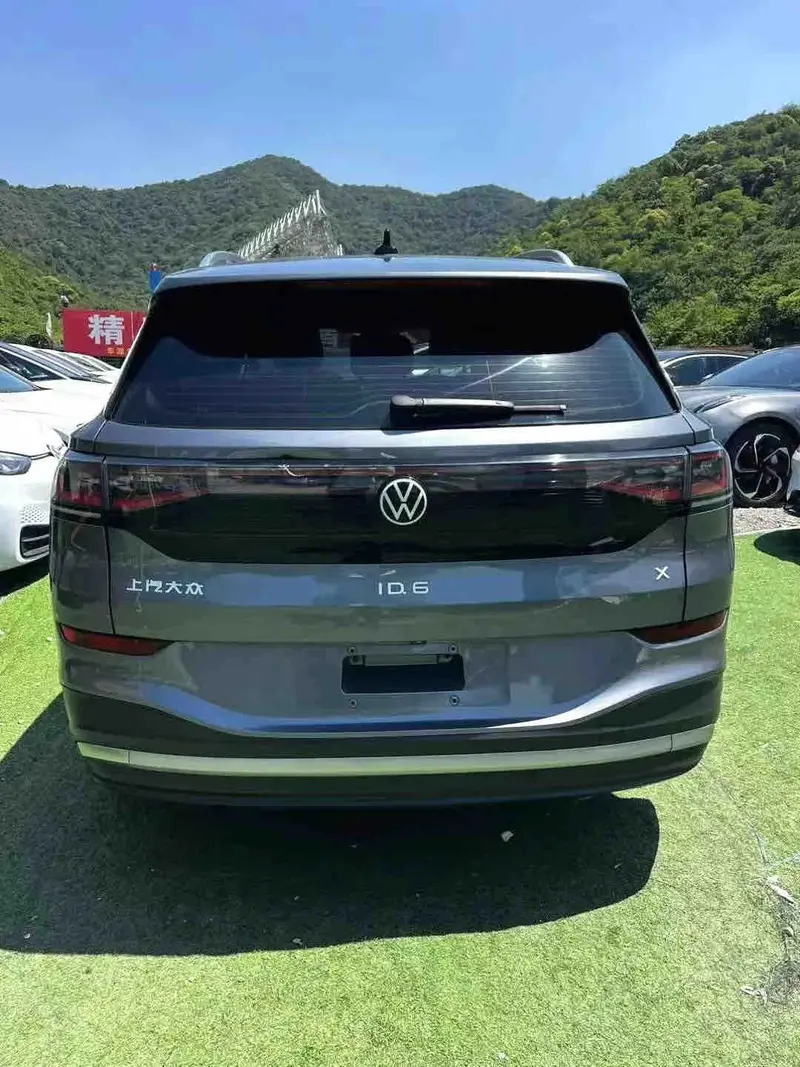 Vehicle photo 5