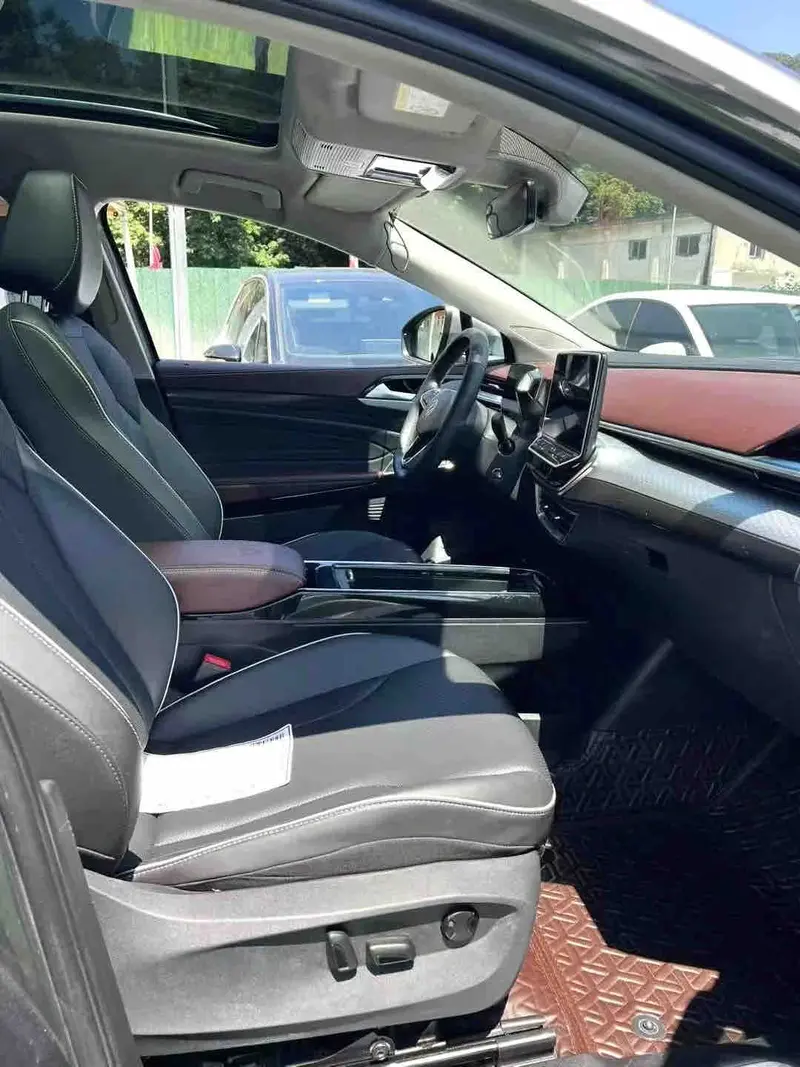 Vehicle photo 7
