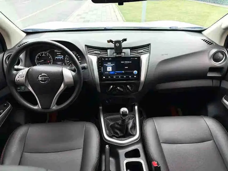 Vehicle photo 6