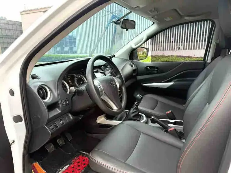 Vehicle photo 7