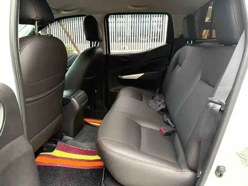 Vehicle photo 8