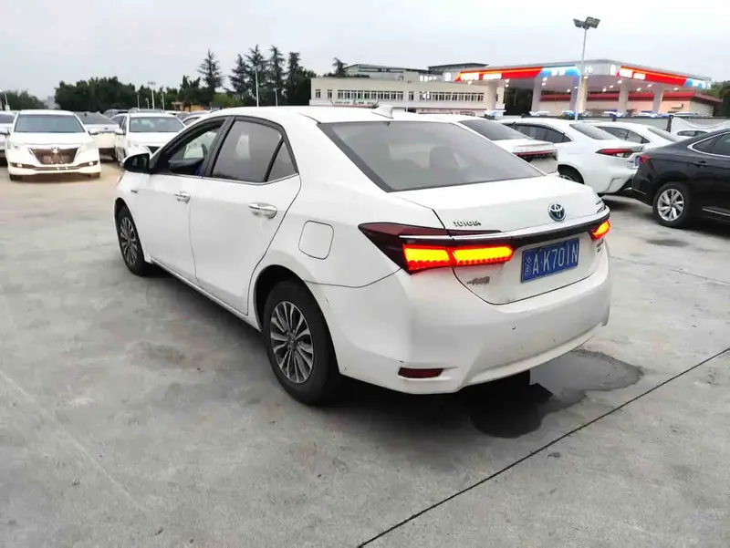 Vehicle photo 4