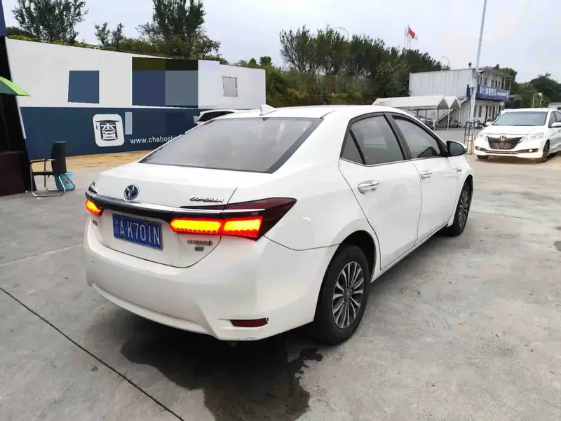 Vehicle photo 6