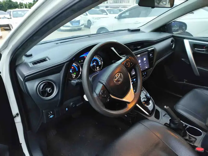 Vehicle photo 7