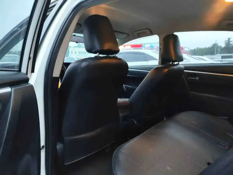 Vehicle photo 9