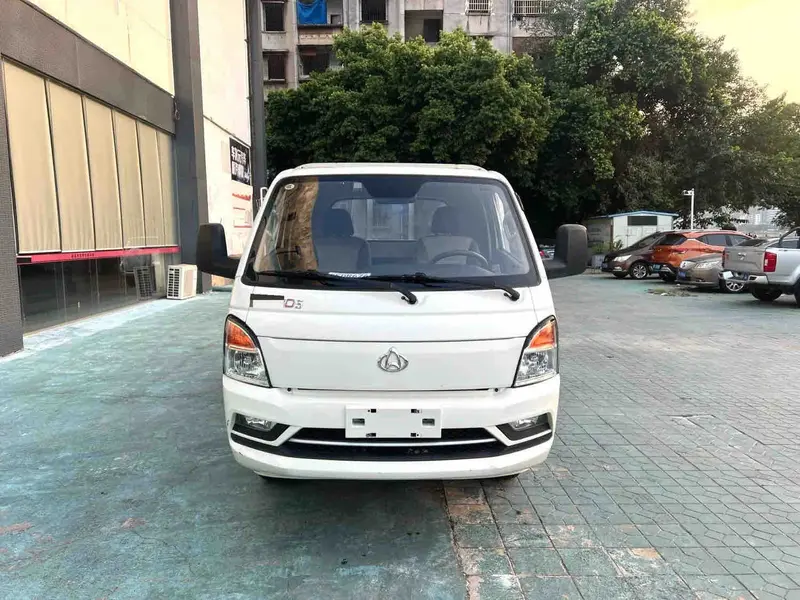 Vehicle photo 3