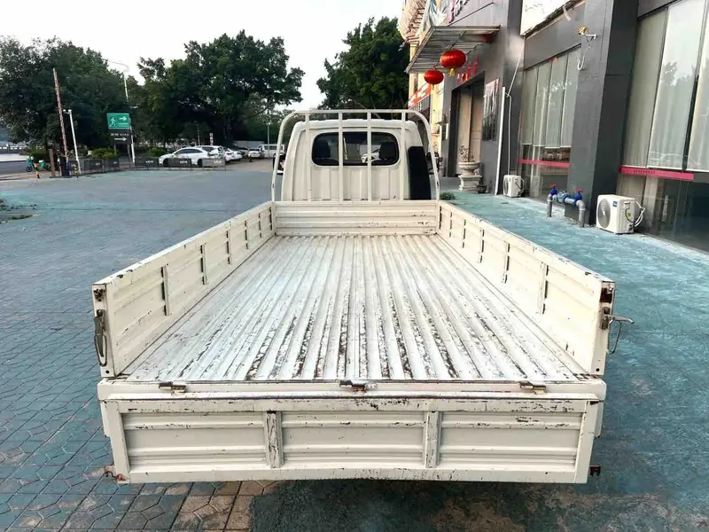 Vehicle photo 5