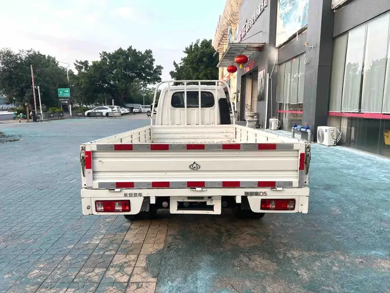 Vehicle photo 6